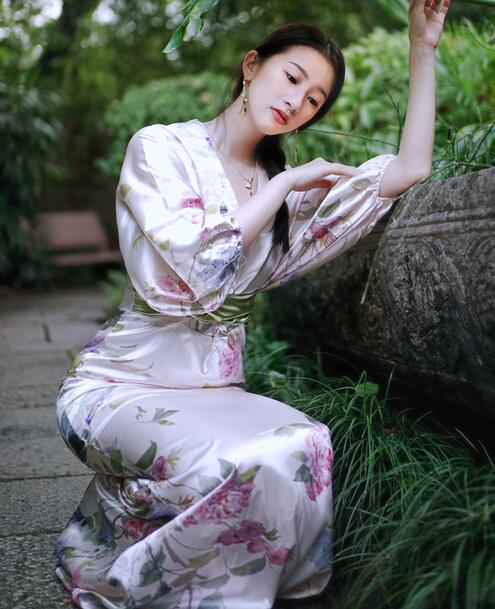 漂亮的保姆4完整版免费观看中文 漂亮的保姆4完整版免费观看中文
