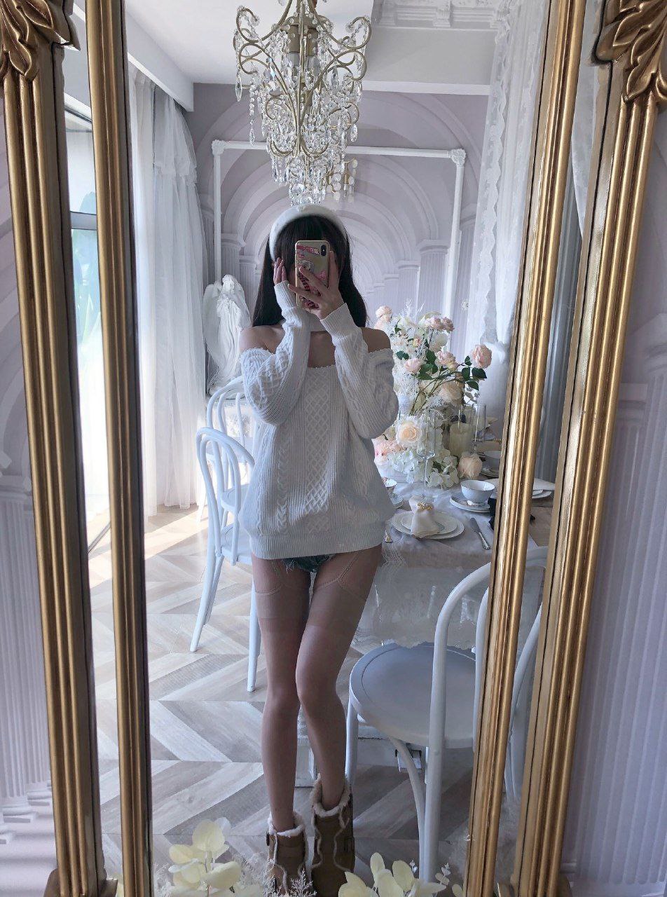 大胸妹子被捏胸动态 大胸妹子被捏胸动态