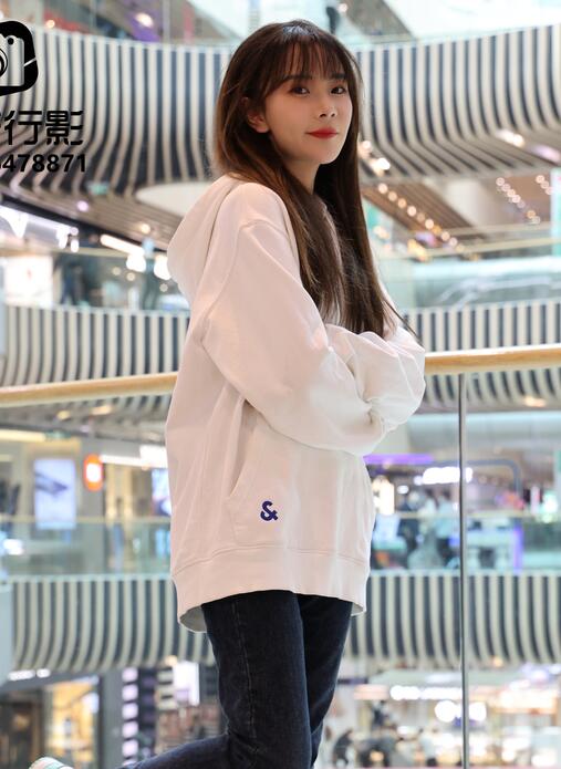 摸男朋友下面越摸越硬 摸男朋友下面越摸越硬
